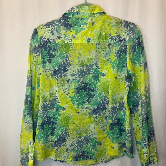 Old Navy Women’s Lightweight Button Down - Picture 2 of 4